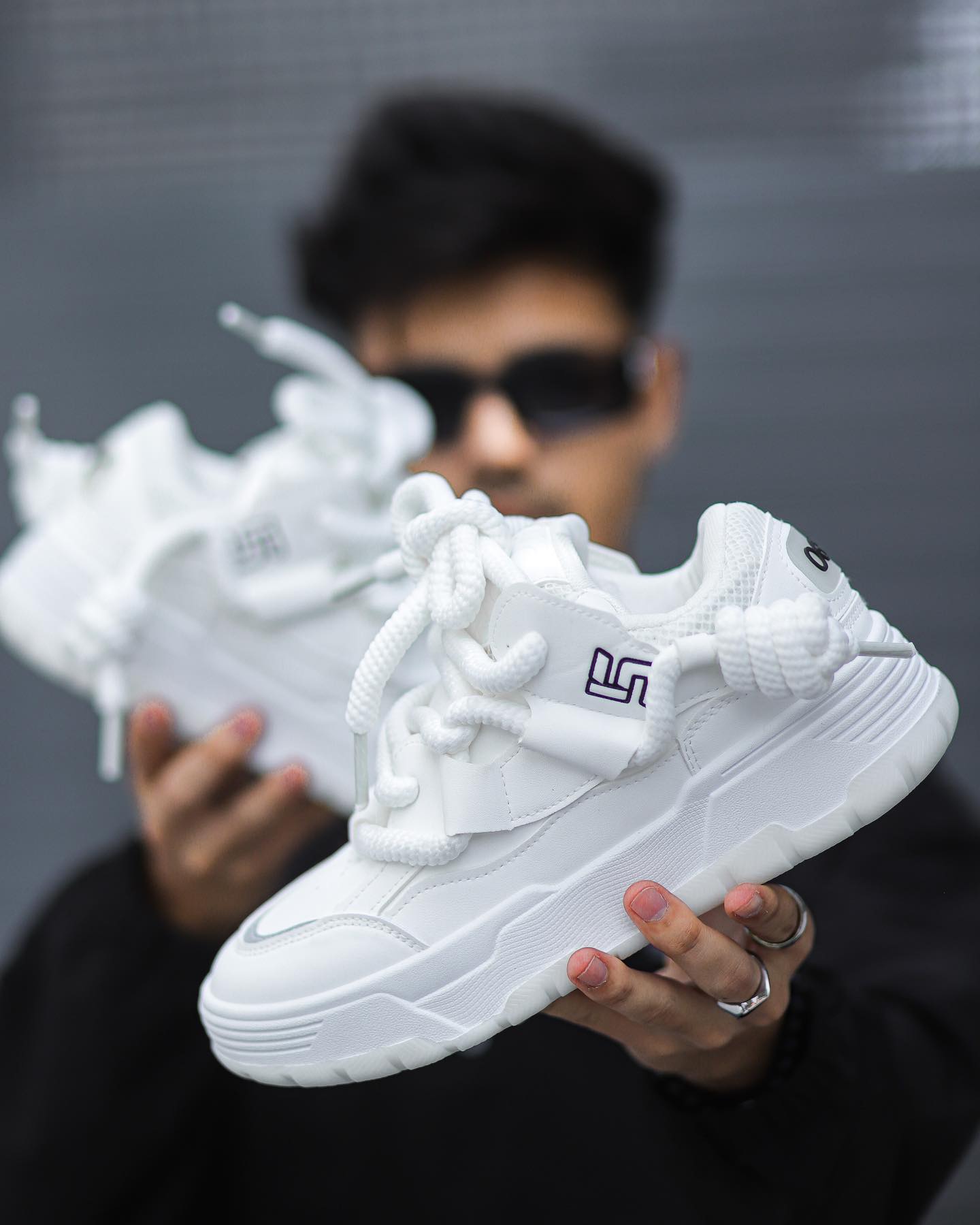 Elevate Your Stride: Chic White Unisex Athletic Shoes for Ultimate Comfort and Style